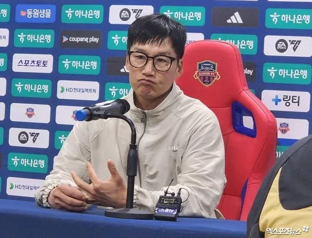 "부담 못 이기면 수원삼성 있을 자격 없다" 이정효 감독, '1:0→0:3' 역전패에 실망…"핑계 없다, 프로라면 이겨내야" [현장인터뷰]